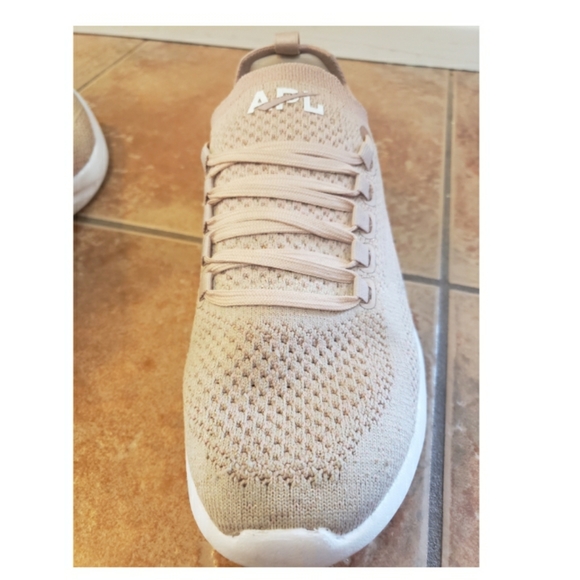 APL running shoes light pink size 8 - Picture 8 of 16